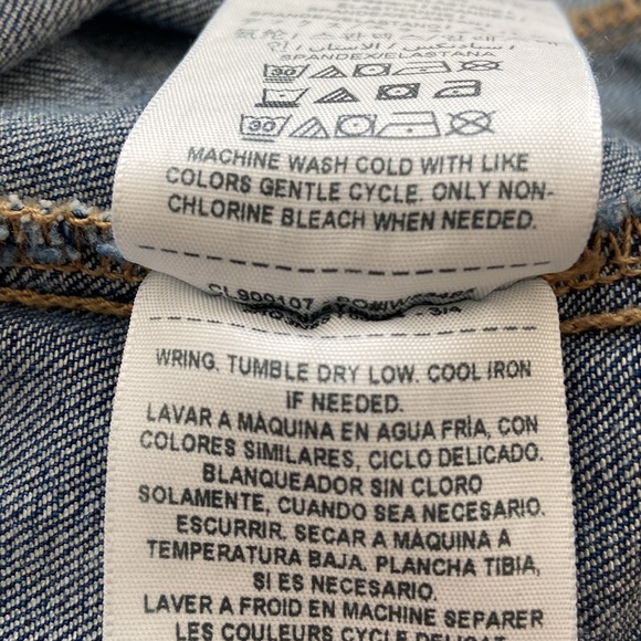 COPY - Guess of Los Angeles, blue Jean short jacket. - Picture 10 of 10